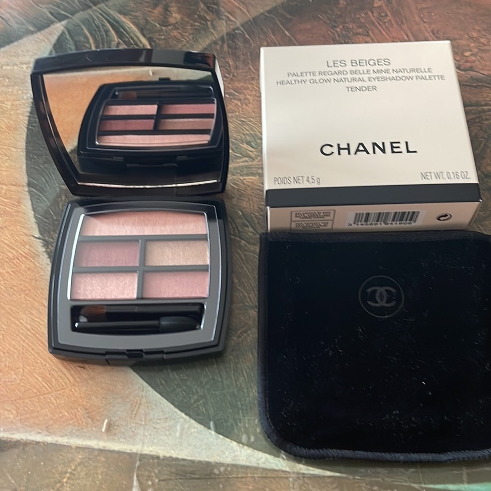 CHANEL LES BEIGES Healthy Glow Eyeshadow Palette . Tender